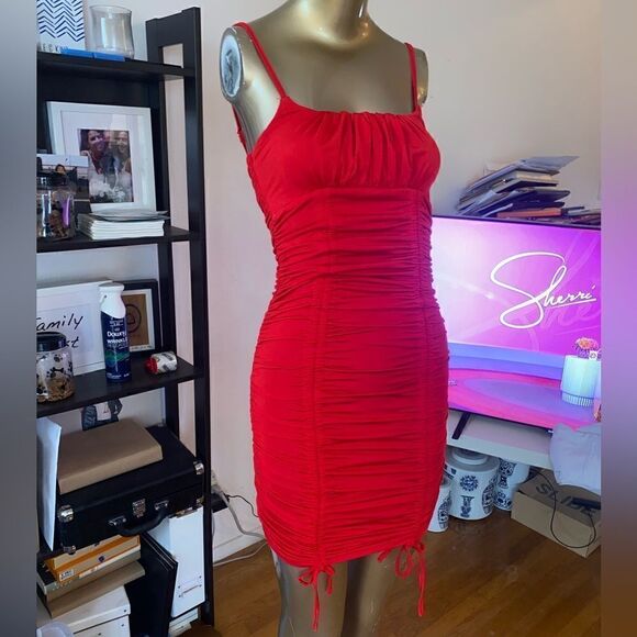 Red bodycon dress, adjustable straps, zip back, adj rouching, and gathering - Picture 3 of 10